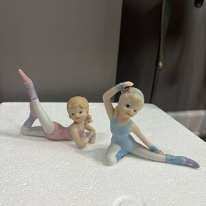 1980s Homco #1406 pair of bisque ballerina figurines in pink and blue